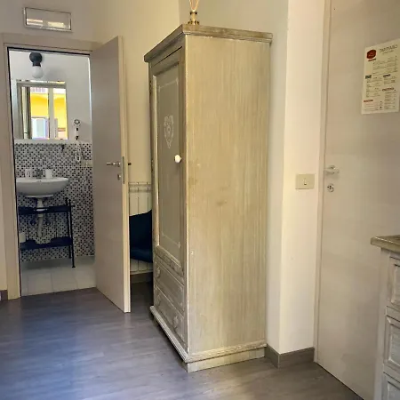 Casa Vicenza 4* روما